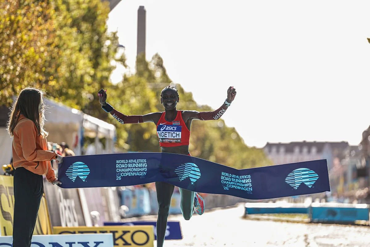 Agnes Ngetich, do Quênia, quebra recorde mundial feminino na meia maratona