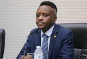 Deputado acusa Erika Hilton de showmício por participação em música do Jão