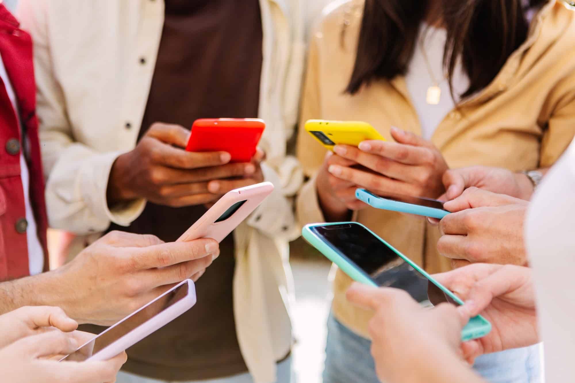 Europa vai proibir redes sociais para menores de 15 anos; IA também está na mira