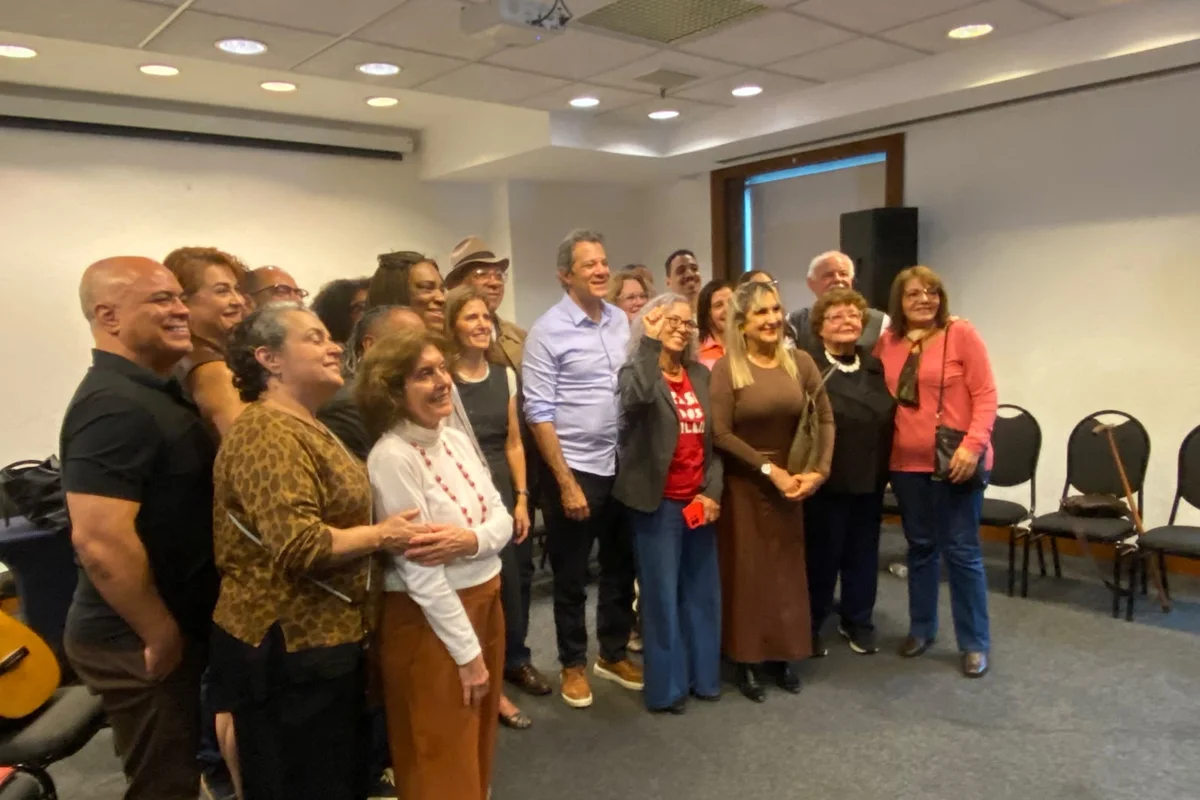Haddad se reúne com evangélicos em campanha e assina carta de compromisso