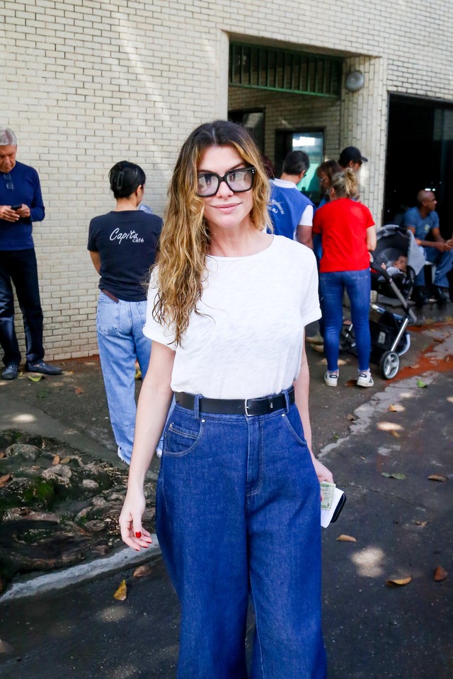 Famosos vão às urnas no 1º turno das Eleições 2026; veja fotos