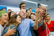 Isis Valverde anuncia apoio a Lula e convida eleitores a "refletirem"