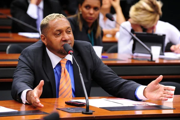 Após quatro mandatos, Tiririca não se elege deputado federal pelo Ceará