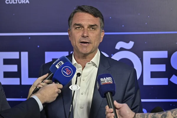Segurança: Flávio promete "leis mais duras" para combater a marginalidade