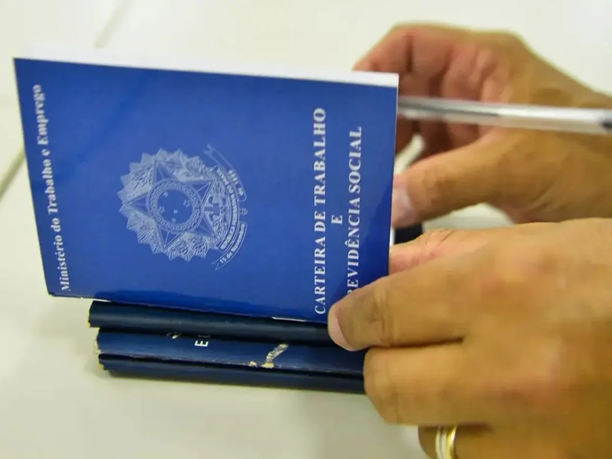 DF encerra semana com mais de 600 vagas e salários de até R$ 4,8 mil