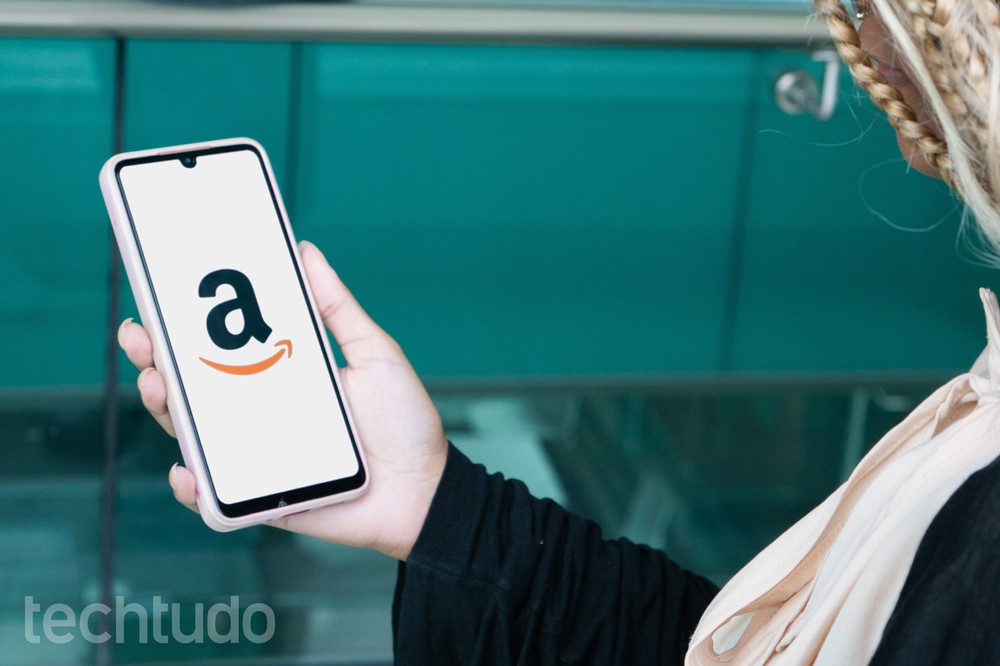 Logotipo da Amazon na tela do celular — Foto: Laura Storino/TechTudo
