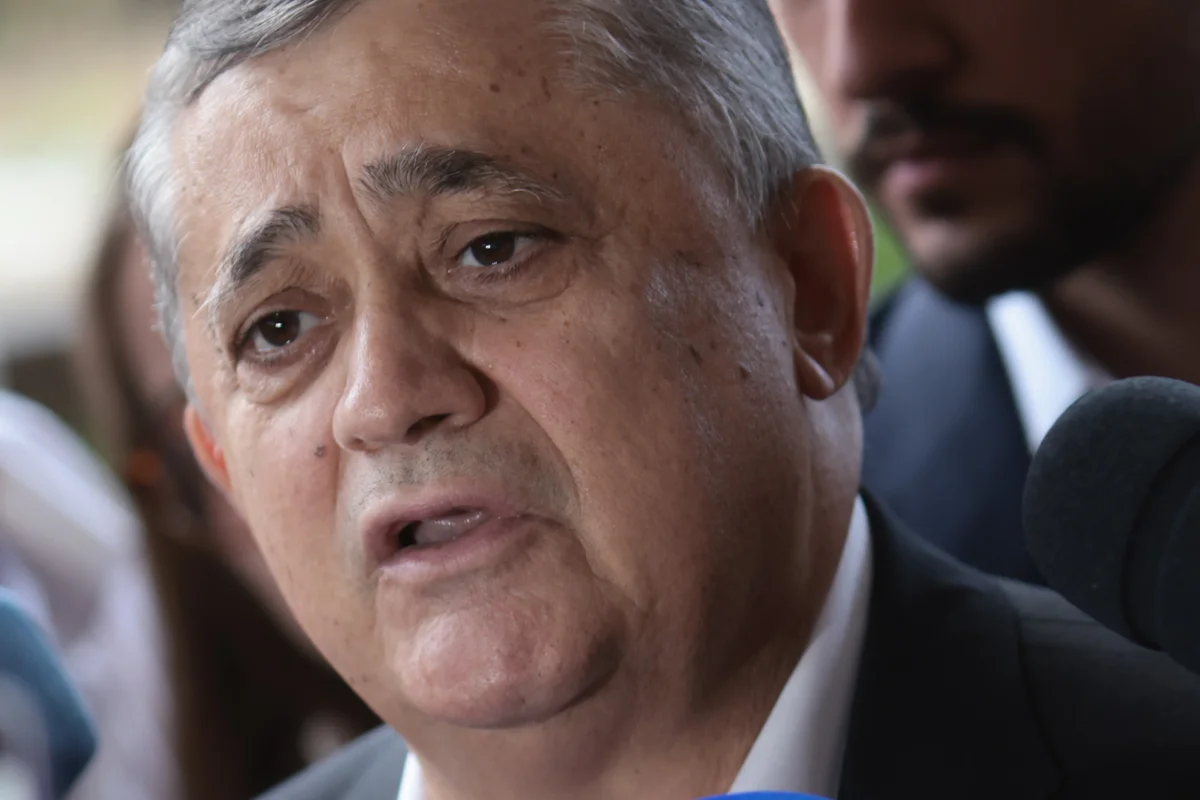 Guimarães vai procurar Alcolumbre para concluir votação da 6×1 esta semana