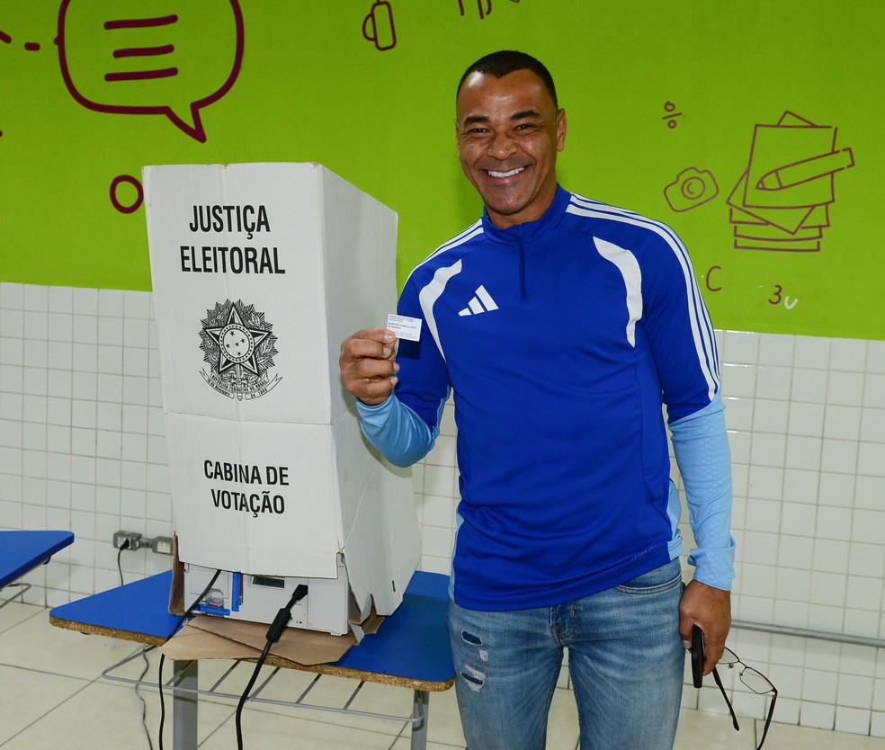 Famosos vão às urnas no 1º turno das Eleições 2026; veja fotos