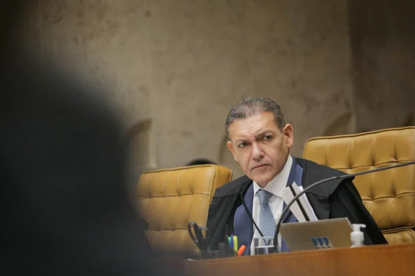 Nações democráticas "não interferem" em eleições, diz Nunes Marques