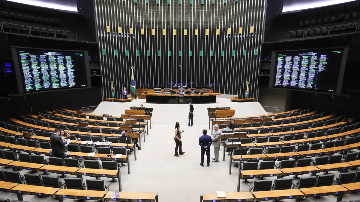 Concurso da Câmara dos Deputados: inscrições começam em 15/10 com 184 vagas