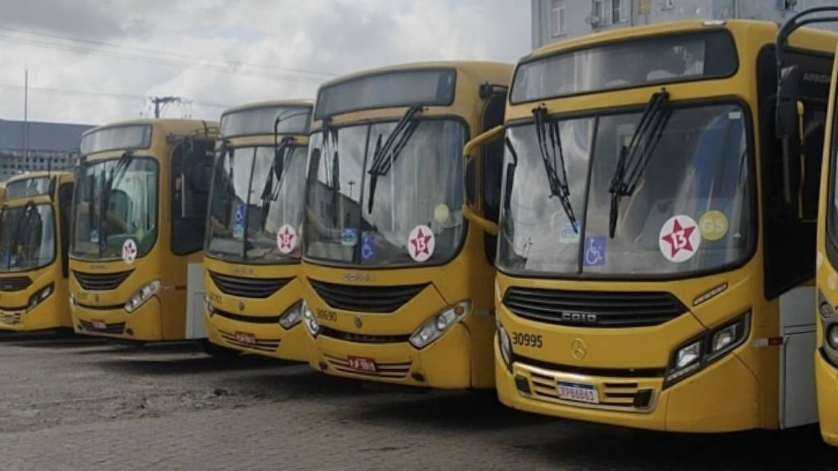 Prefeito de Salvador nega erros e acusa sindicalistas de terem colado adesivos do PT em ônibus