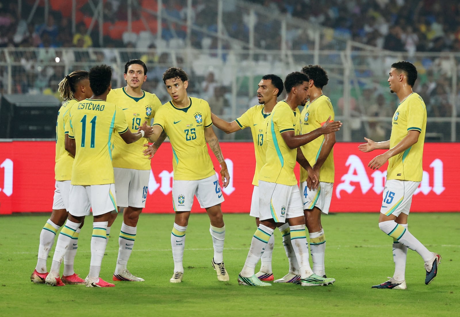 Preguiça até na hora de comemorar os gols. Os jogadores sabiam que estavam diante de uma das seleções mais fracas do mundo Sahiba Chawdhary/Reuters - 03.10.2026