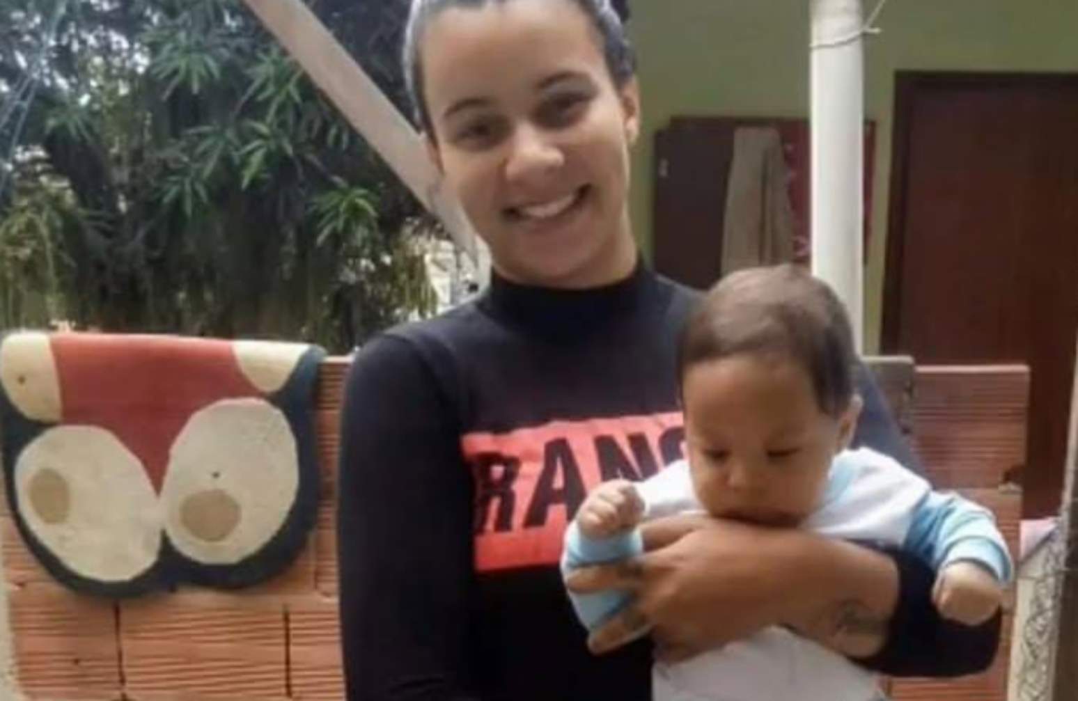 Vaquinha criada para ajudar Cris, mãe da menina Ana Clara, tem meta de arrecadar R$ 1,5 milhão