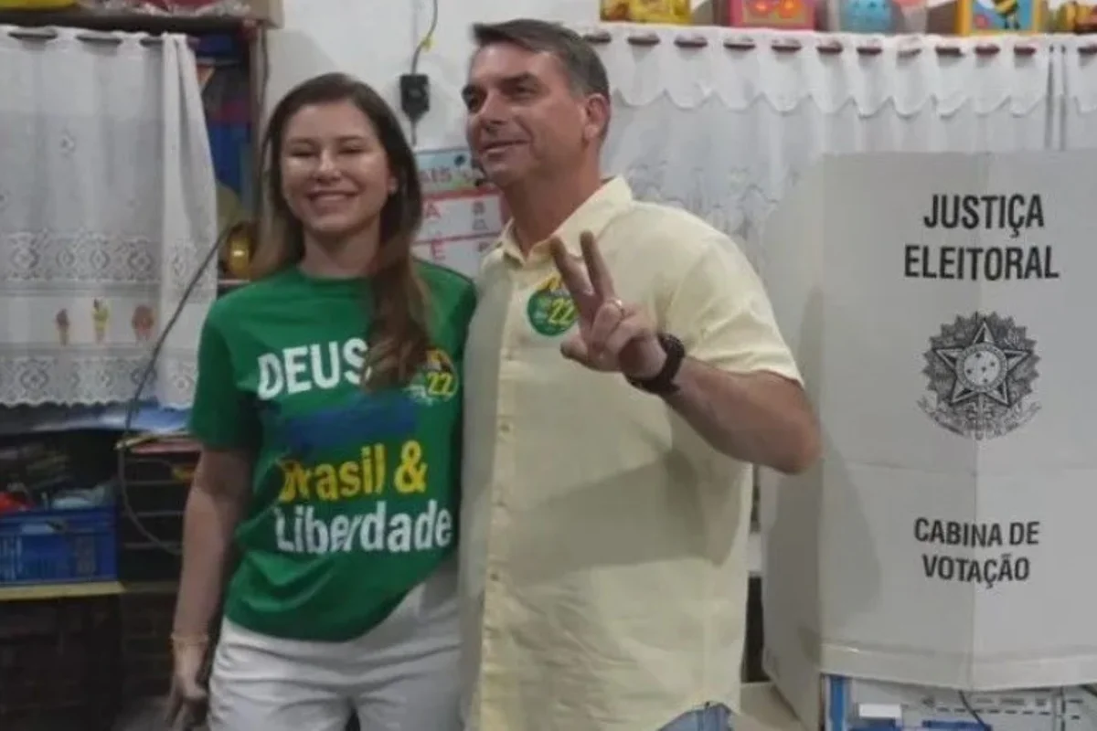 Eleições 2026: Flávio Bolsonaro vota no Rio de Janeiro