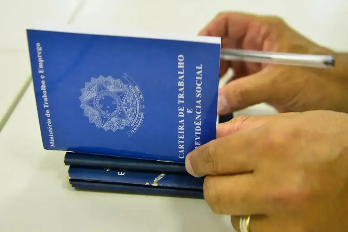 DF encerra semana com mais de 600 vagas e salários de até R$ 4,8 mil