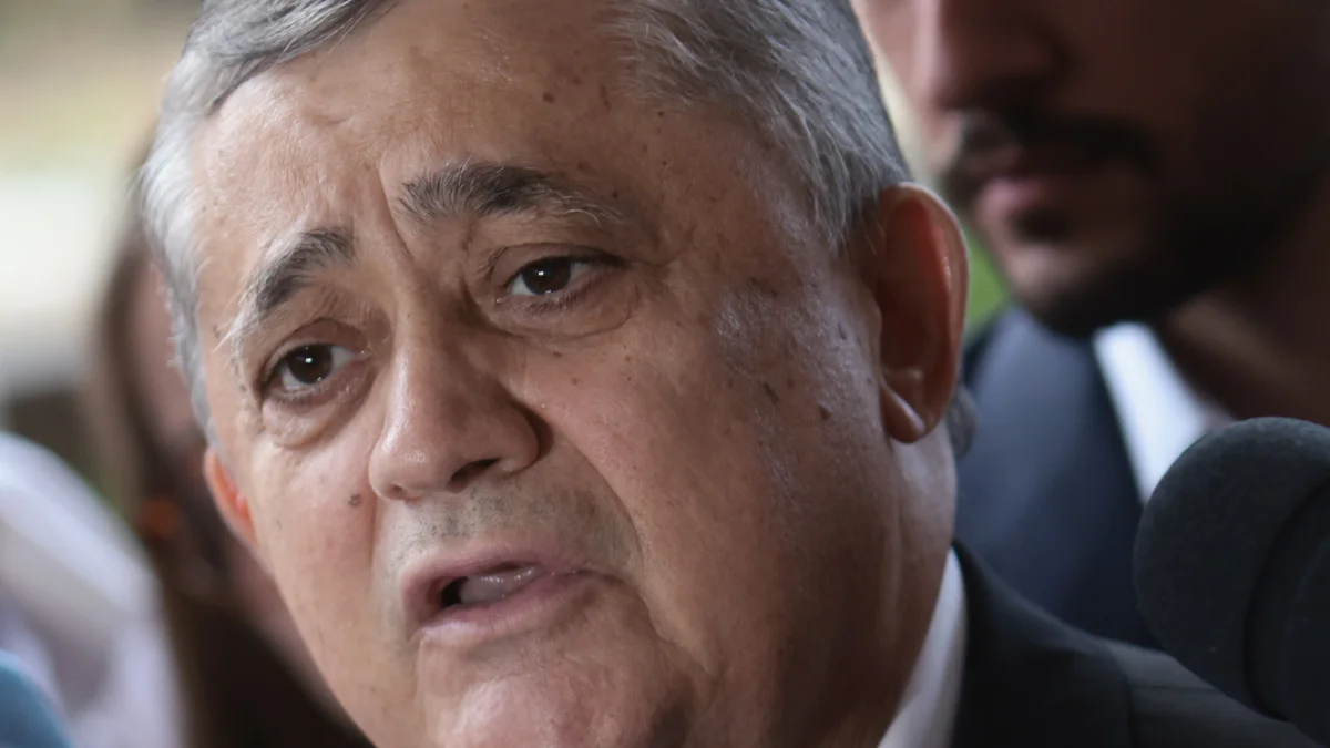Guimarães vai procurar Alcolumbre para concluir votação da 6x1 esta semana