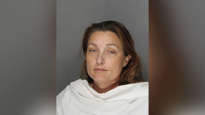 Mãe do Texas enfrenta acusações de homicídio capital após supostamente atirar nos dois filhos até matá-los