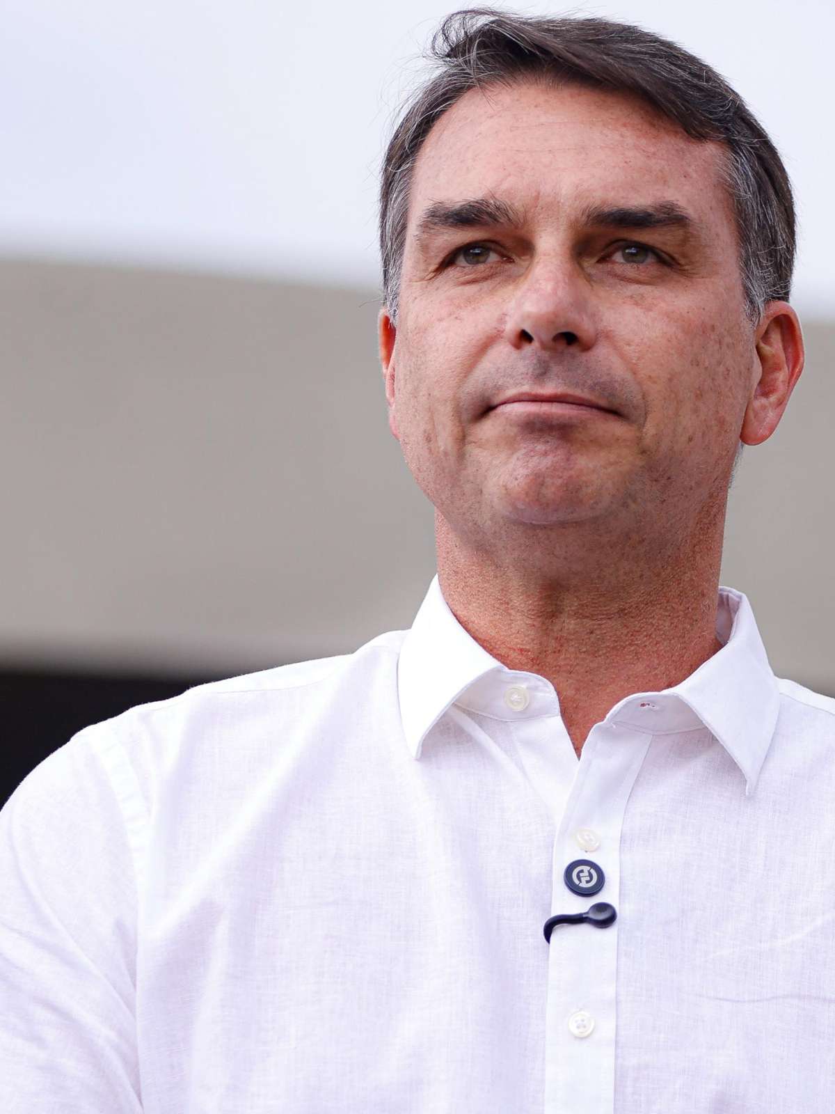 TSE vota por unanimidade para barrar propaganda que liga Flávio Bolsonaro ao crime organizado