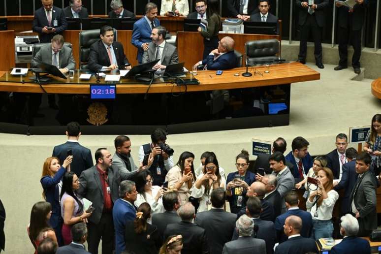 Crescimento do PL no Congresso pode dificultar governabilidade de Lula ou facilitar construção da base para Flávio