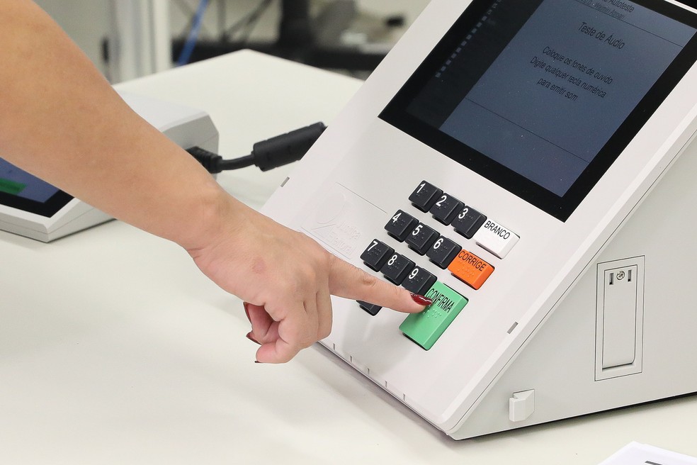 Como votar na urna eletrônica nas Eleições 2026: veja ordem de votação