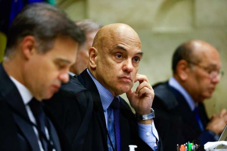 Moraes volta a dar decisões contra bolsonaristas após derrota de Flávio Bolsonaro