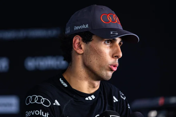 Bortoleto se desculpa com Sainz: "Acabou com minha corrida e com a dele"