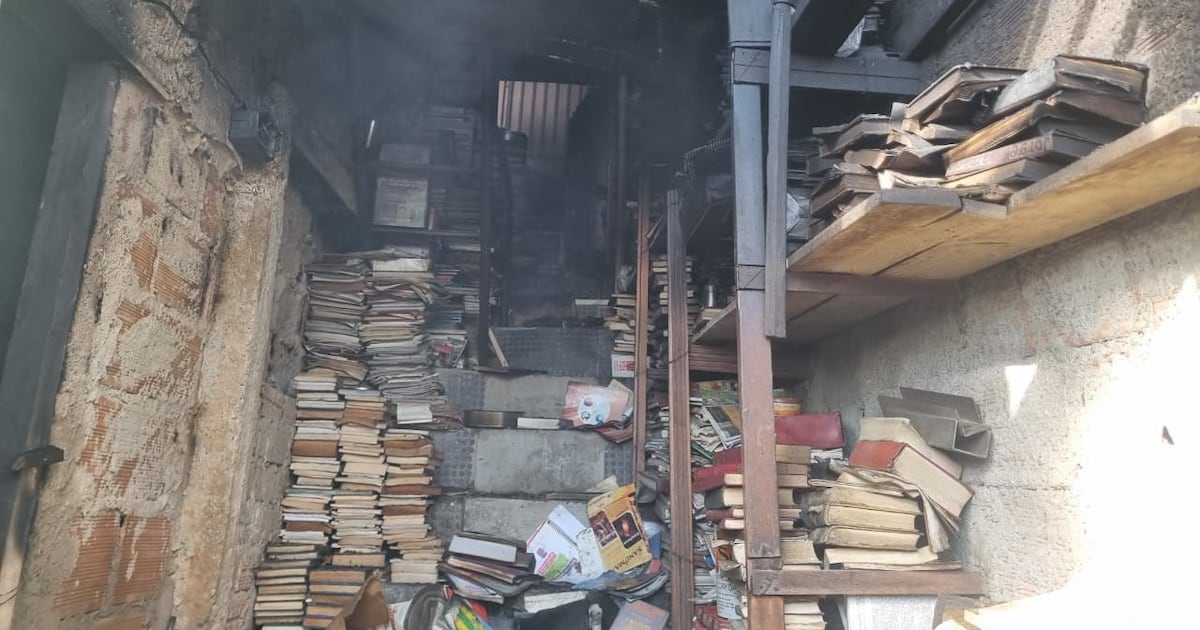 Incêndio atinge casa de dois andares em BH; filho consegue retirar pais idosos do imóvel