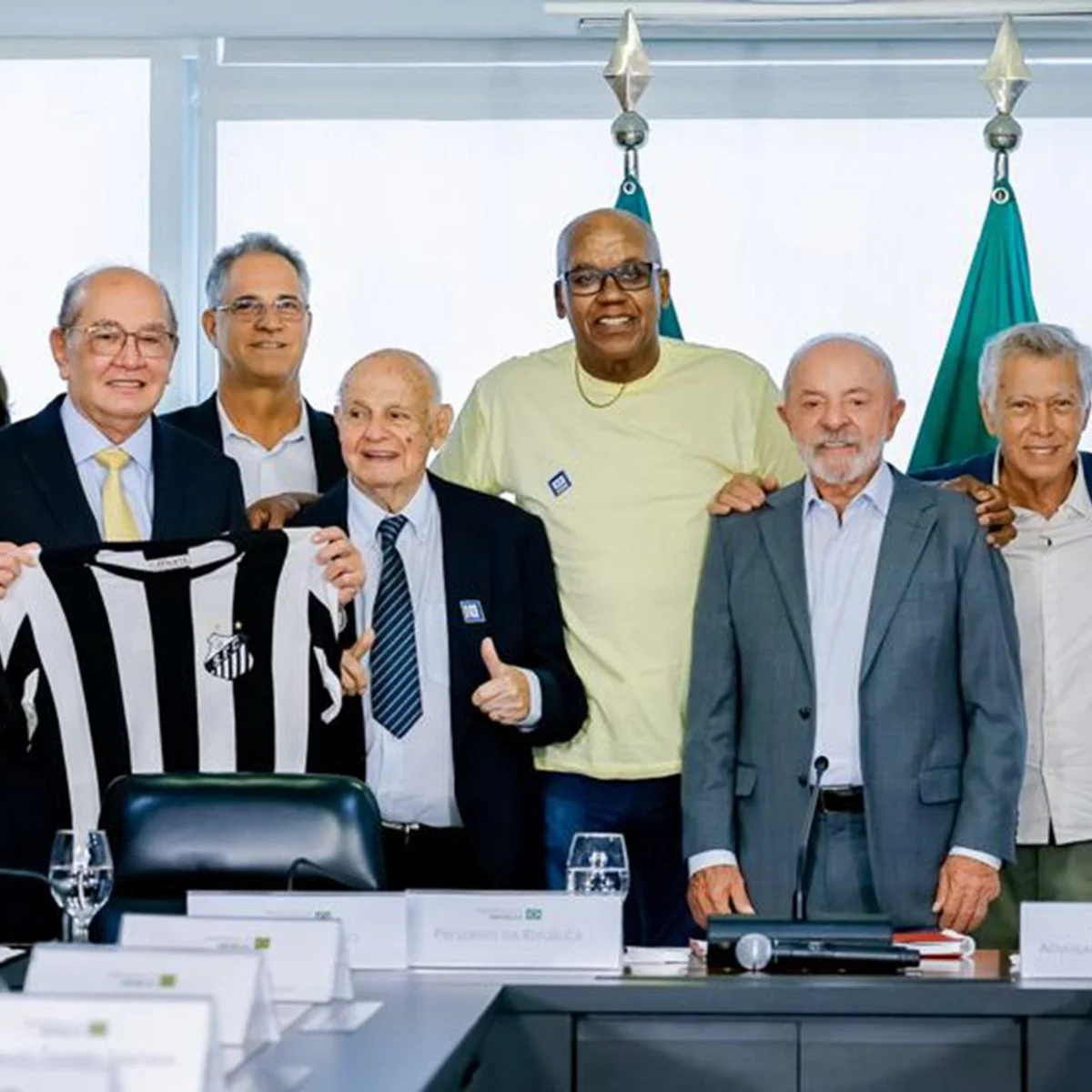 Governo assina cessão ao Santos em meio à briga com clubes sobre bets
