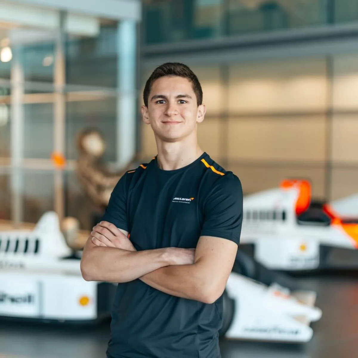 Campeão da F2 em 2025, Leonardo Fornaroli é anunciado pela McLaren no WEC