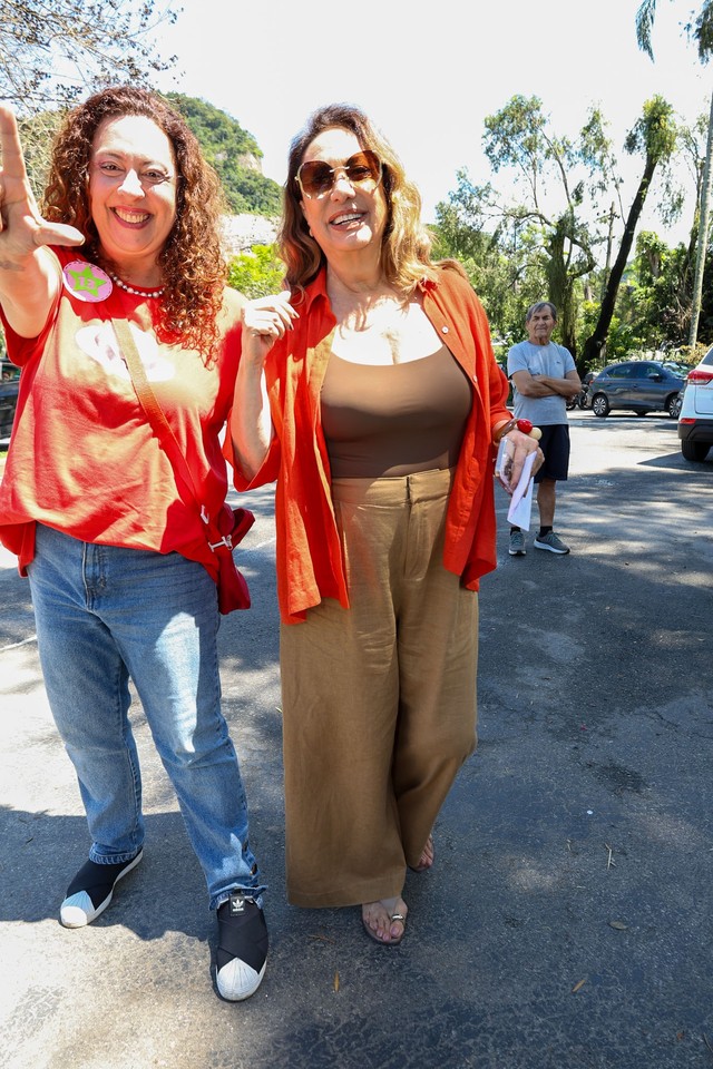 Famosos vão às urnas no 1º turno das Eleições 2026; veja fotos