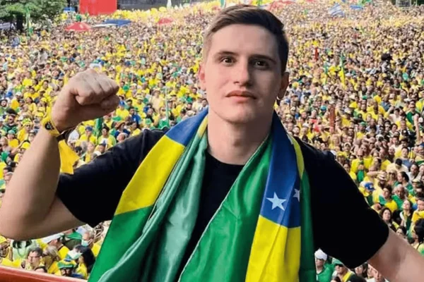 Justiça condena Lucas Pavanato a indenizar mulher ridicularizada em vídeo