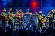 Imagem da matéria: Conheça o líder do Gipsy Kings que fará show em Brasília com Sidney Magal
