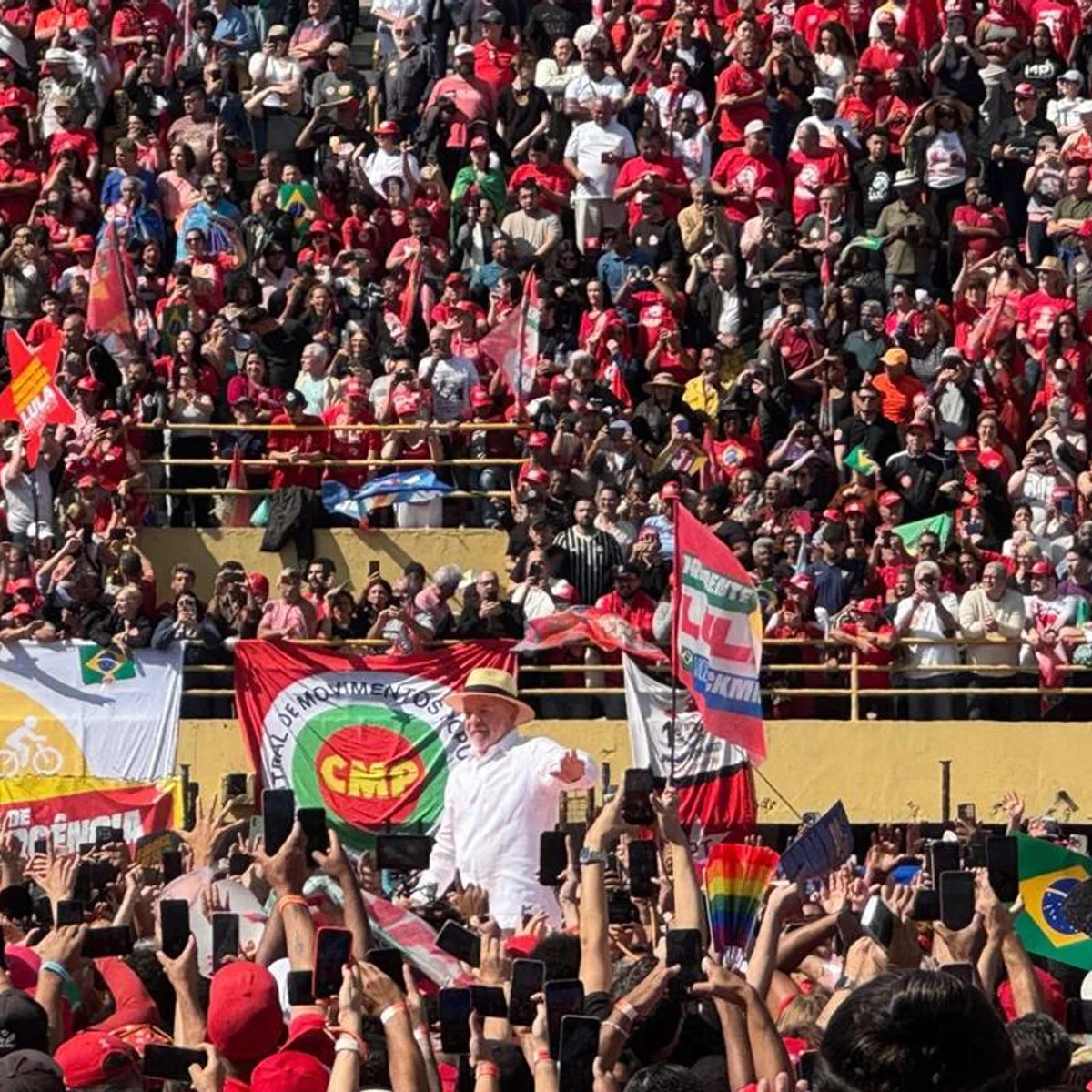 Lula repete feito contra Jair e ganha de Flávio na cidade de São Paulo