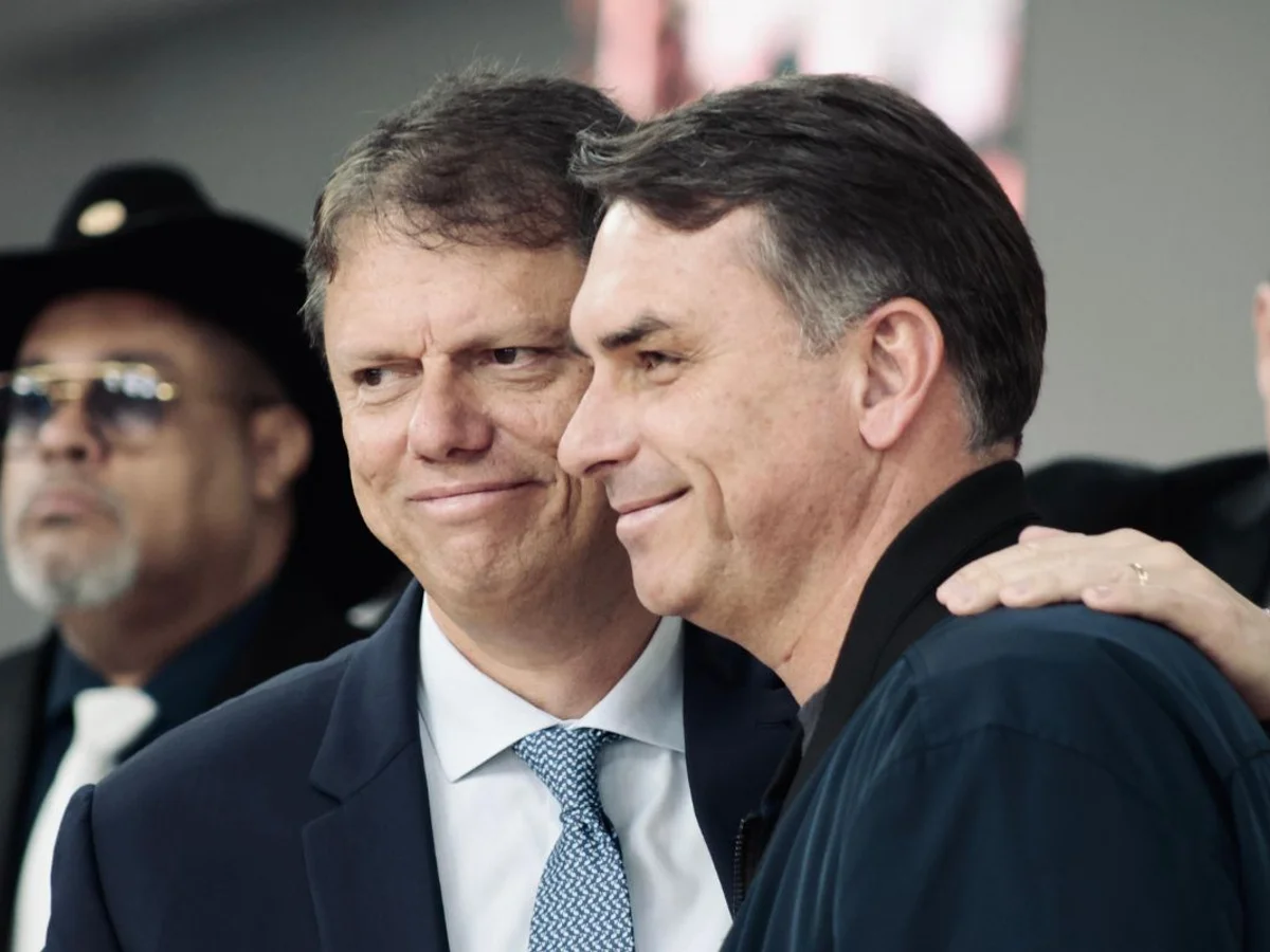 “Tenho certeza que a vitória está chegando”, diz Tarcísio sobre Flávio