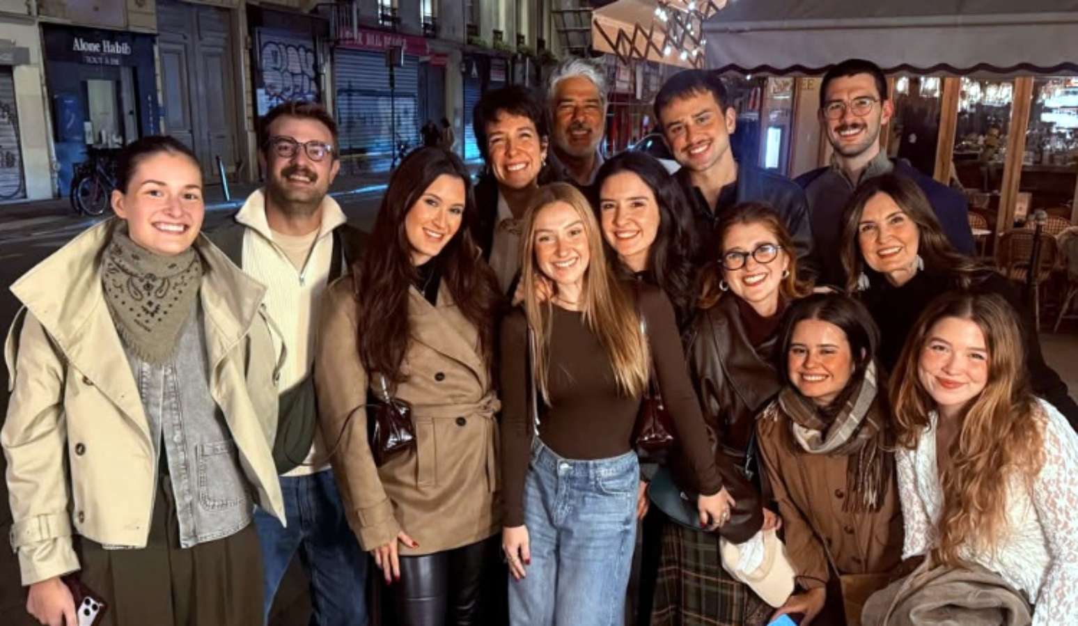 O animado grupo que se reuniu em Paris para o anivers&aacute;rio dos trig&ecirc;meos
