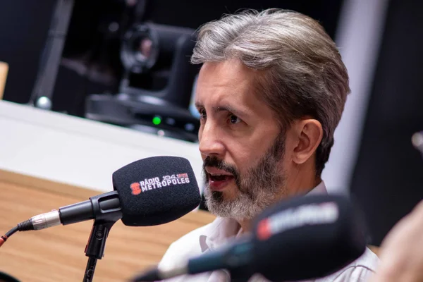 Sabatina no Metrópoles e panfletagem: veja agenda de Leandro Grass nesta 6ª