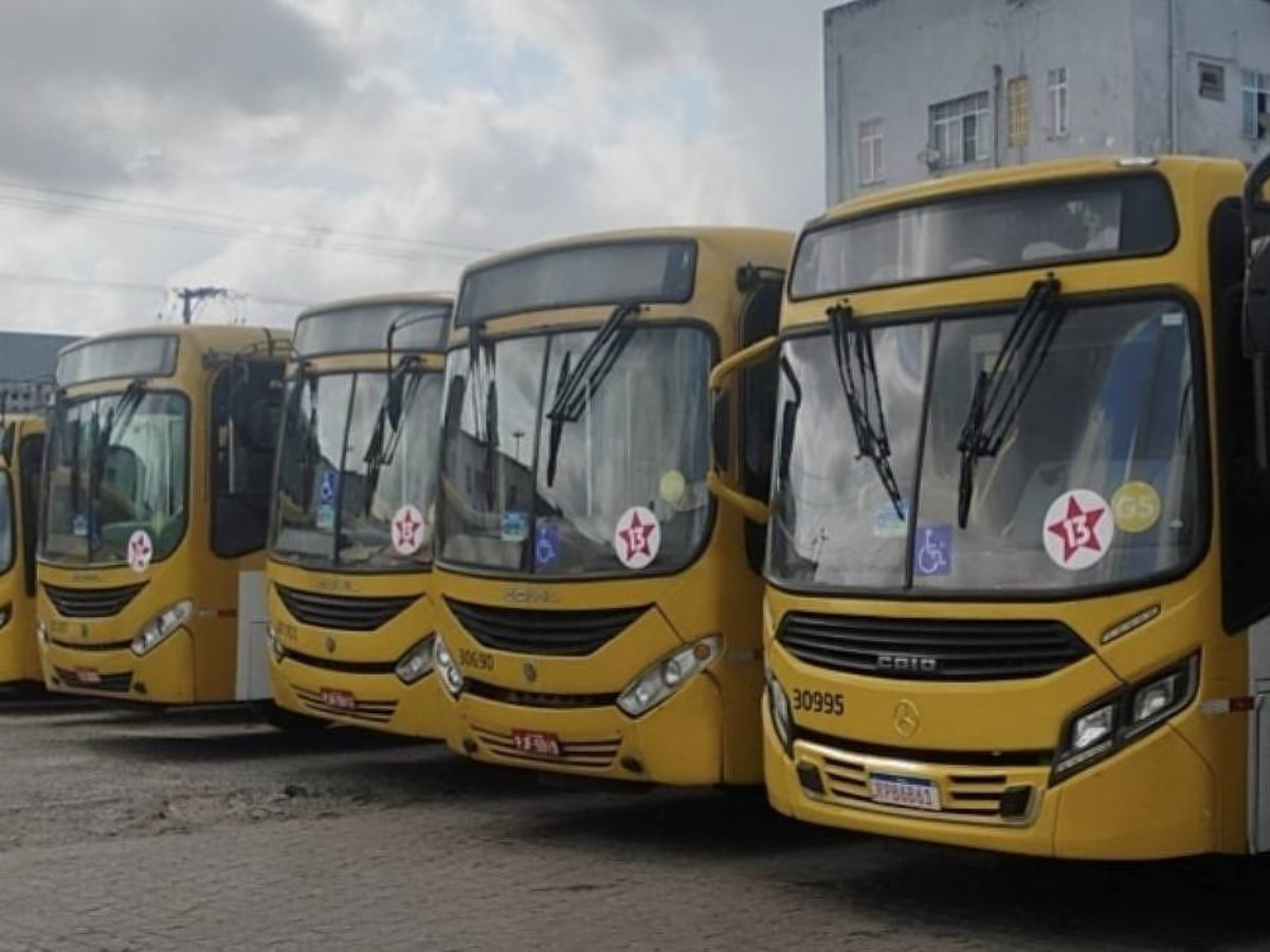 Prefeito de Salvador nega erros e acusa sindicalistas de terem colado adesivos do PT em ônibus