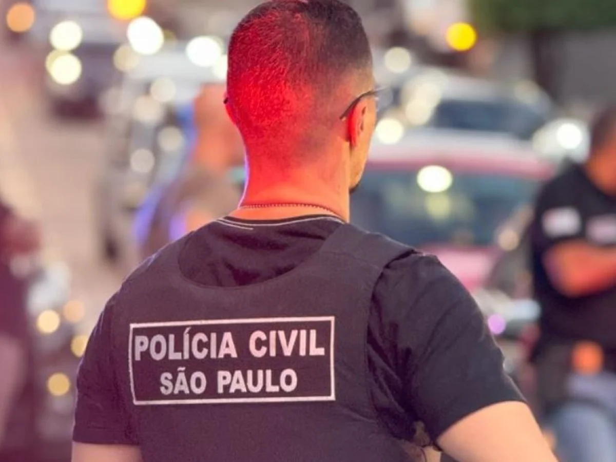 Com viatura descaracterizada, policial civil atropela mãe e filho no centro