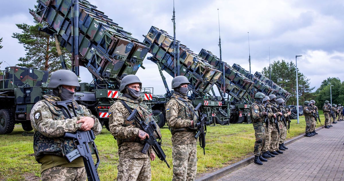 Ucrânia fica sem mísseis interceptadores Patriot enquanto Zelensky e Trump entram em conflito sobre a guerra