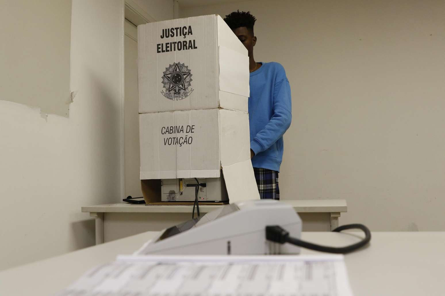 'Cabine' ou 'cabina' de votação: qual é o correto?