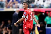 Xhaka é multado na Suíça por usar certificado falso de vacinação - imagem 2