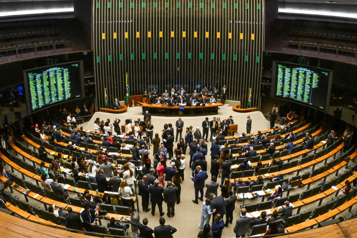 Reprovada pelo eleitor, a Câmara se reelege. O nome disso é emenda