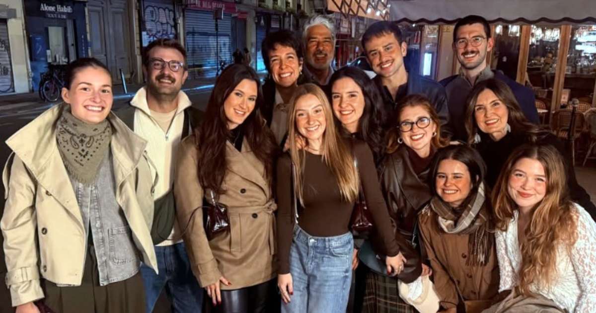 Bonner reúne filhos, mulher, ex-mulher e amigos em jantar em Paris: “Mesa para 13”