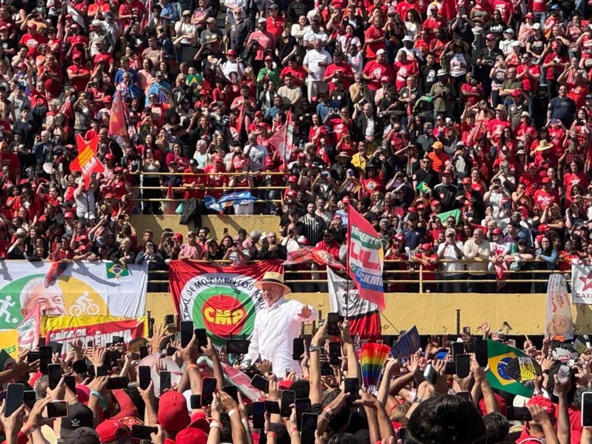 Lula repete feito contra Jair e ganha de Flávio na cidade de São Paulo