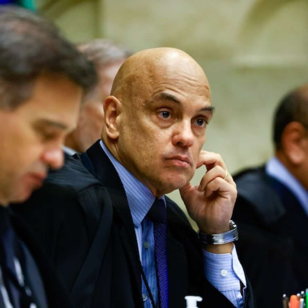 Moraes volta a dar decisões contra bolsonaristas após derrota de Flávio Bolsonaro