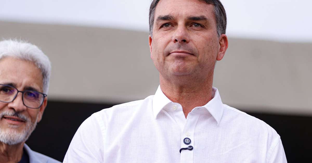 TSE vota por unanimidade para barrar propaganda que liga Flávio Bolsonaro ao crime organizado