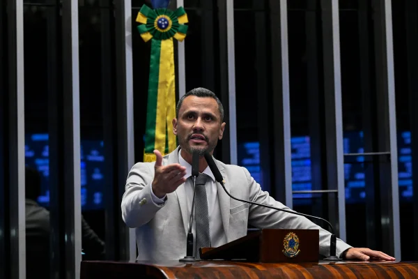 Cleitinho fez só 6 de 77 deputados em MG e vai depender do PL para governar