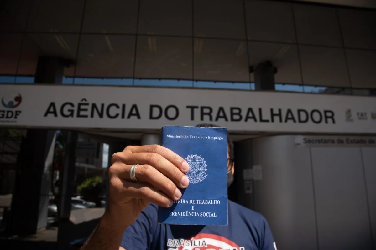 Quem trabalha seis dias vota no sétimo? A 6x1 entra na reta final