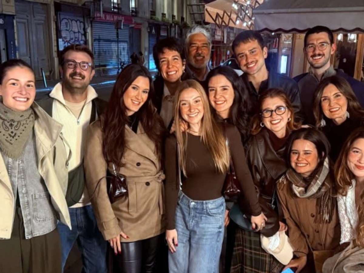 Bonner reúne filhos, mulher, ex-mulher e amigos em jantar em Paris: “Mesa para 13”
