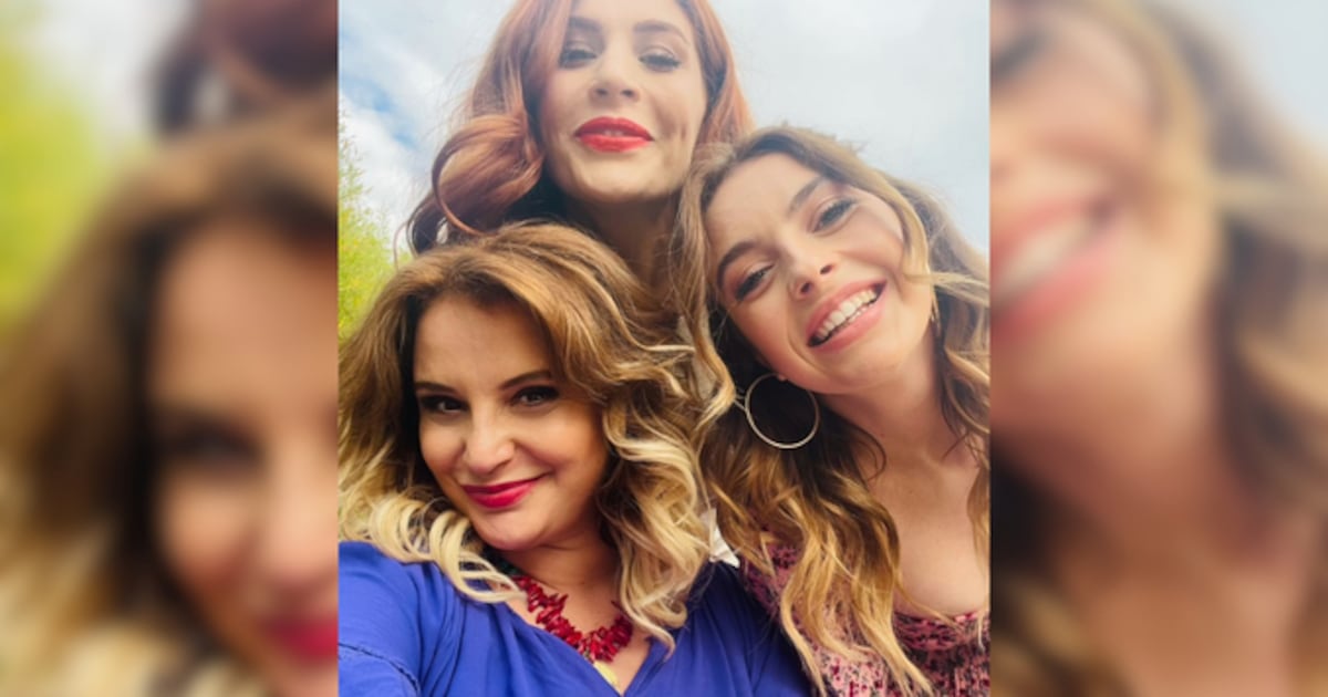 Atrizes de Iludida esbanjam beleza e simpatia nos bastidores da novela turca